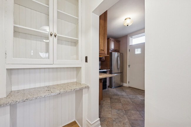 Building Photo - 2315 N Commonwealth Ave