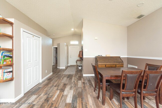 Building Photo - 2667 Deercroft Dr