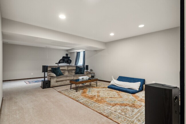 Building Photo - 868 McCollister Ct