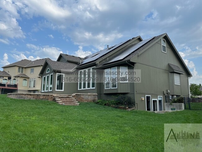 Building Photo - Stunning Home in Carriage Hills