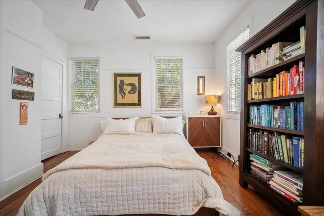 Building Photo - 237 Coming St