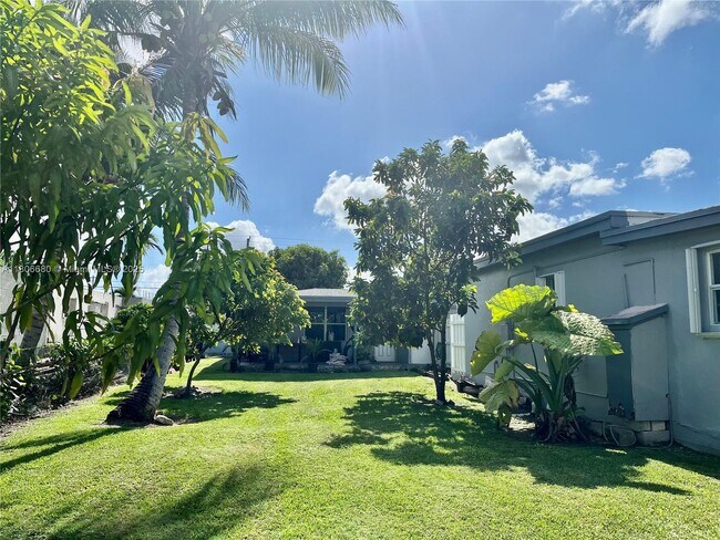 Building Photo - 3135 SW 64th Ave