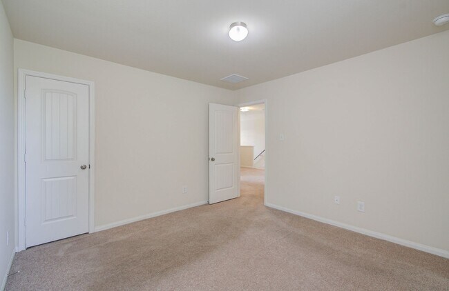 Building Photo - Open Layout & Large Backyard in Houston’s Evergreen Villas – 3 Beds, 2½ Baths