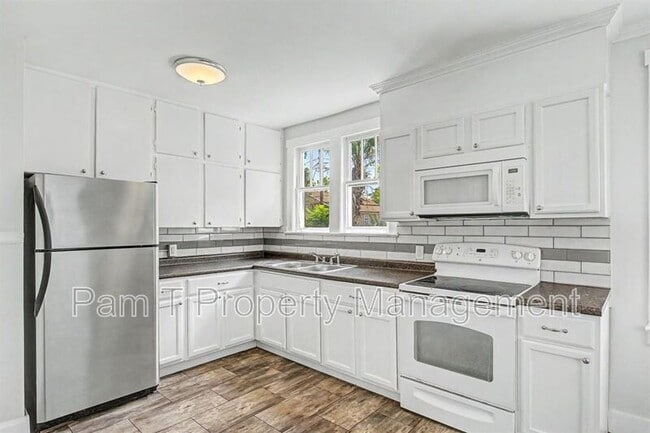 Building Photo - 815 E 32nd St