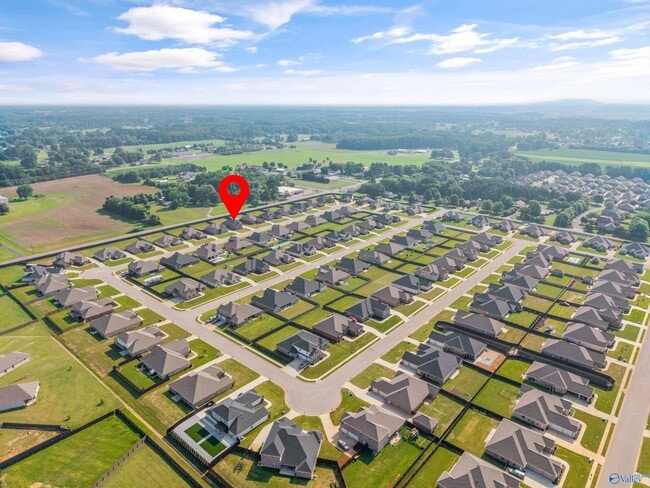 Building Photo - 17050 Stonegate Dr
