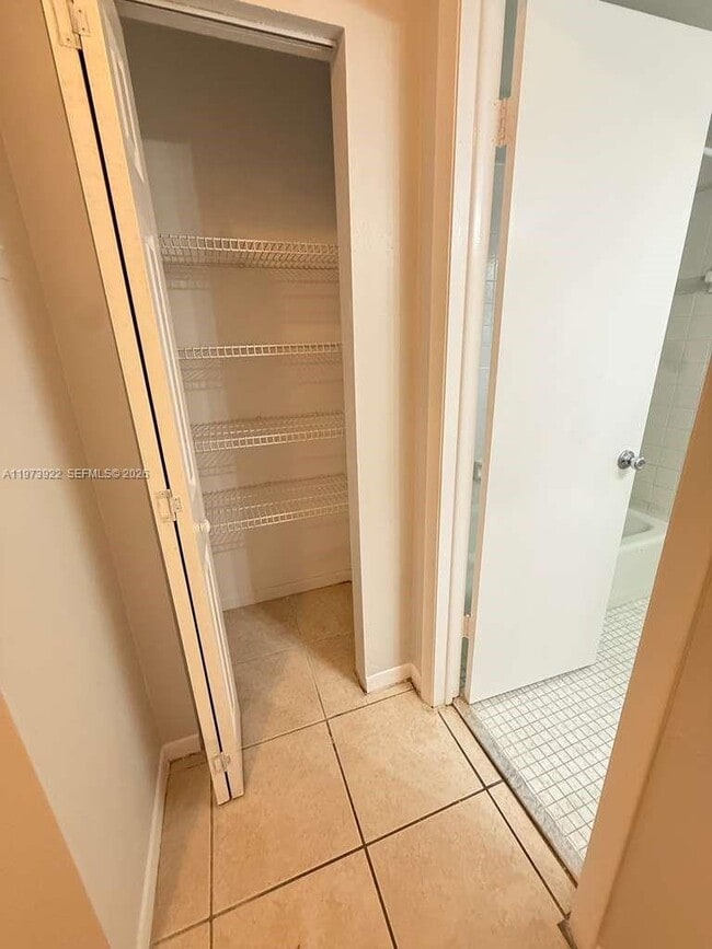 Building Photo - 606 S C St