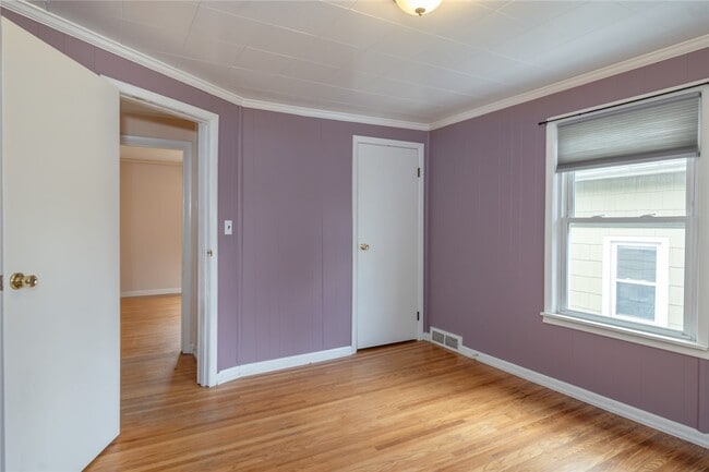 Building Photo - 70 Brentwood St