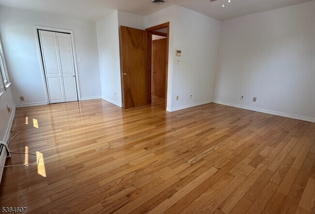 Building Photo - 726 Midwood Rd