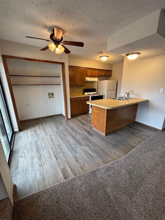 Building Photo - 901 NE Tortoise Dr