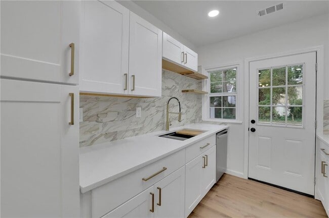 Building Photo - 808 S Park Dr