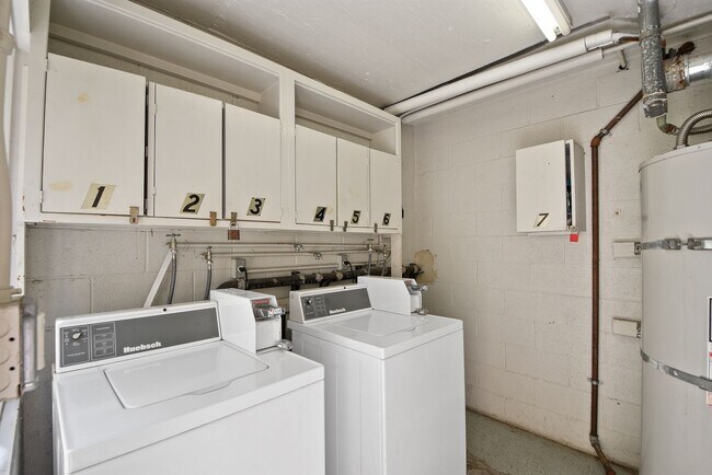 Building Photo - 129 N Cabrillo Ave