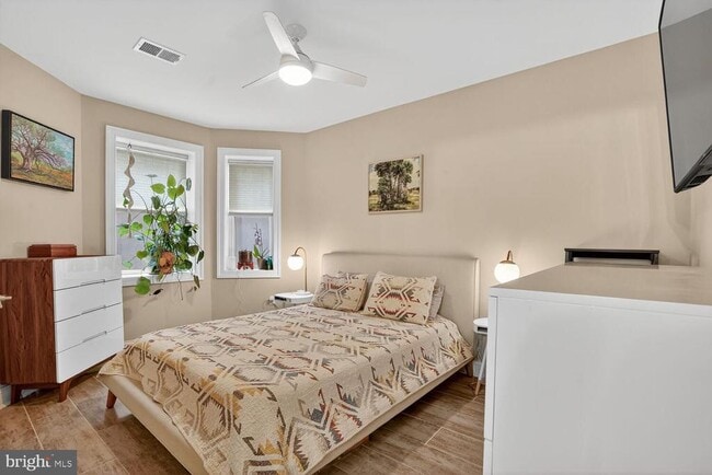 Building Photo - 1014 10th St NE