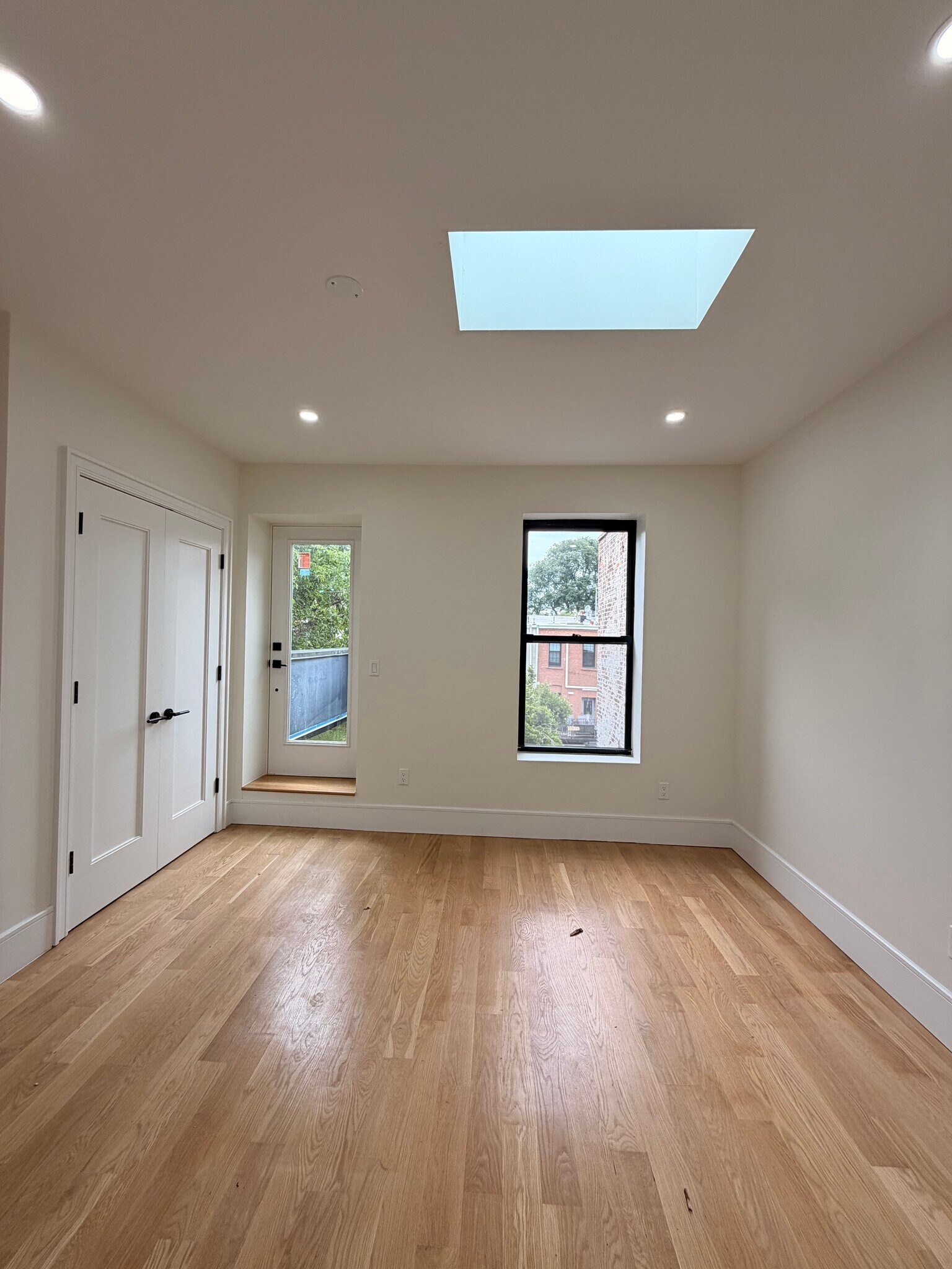 Building Photo - 77A Somers St