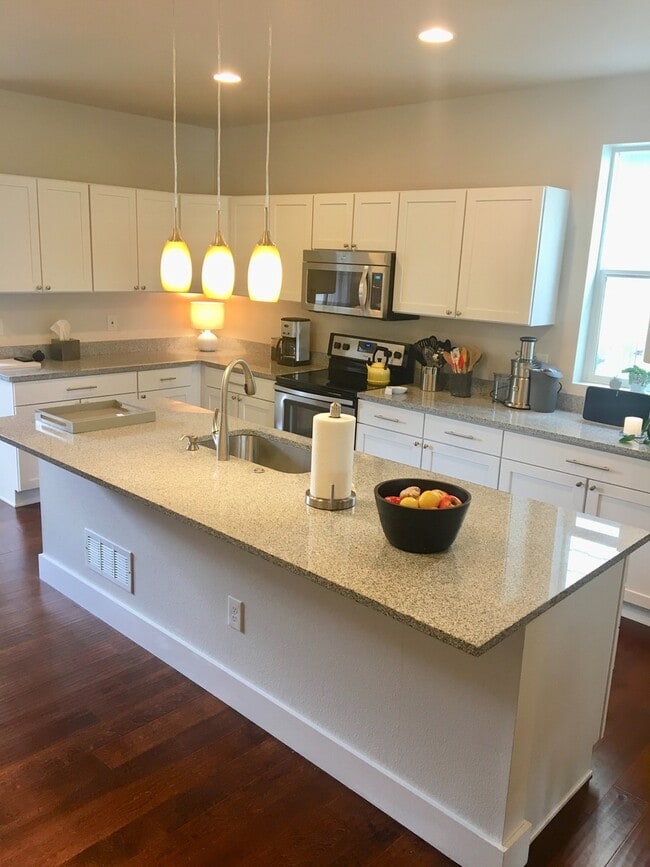 Building Photo - Luxury in Old Town Lafayette for Lease! MU...
