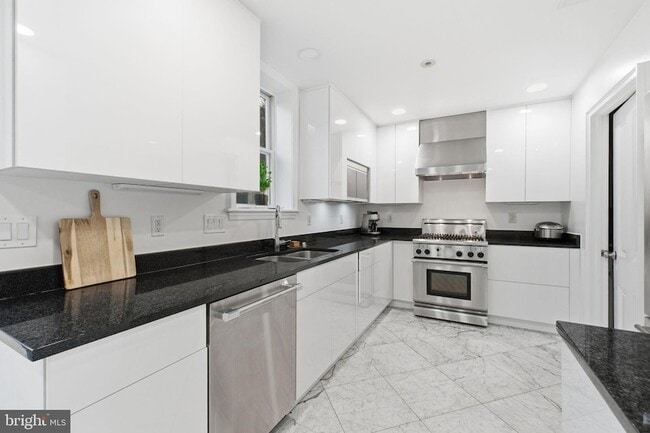 Building Photo - 3308 R St NW