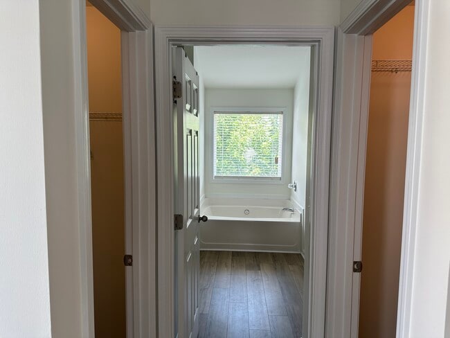 Building Photo - 1231 Autumn Wood Trail