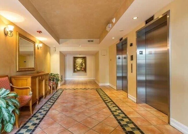 Building Photo - 19701 E Country Club Dr