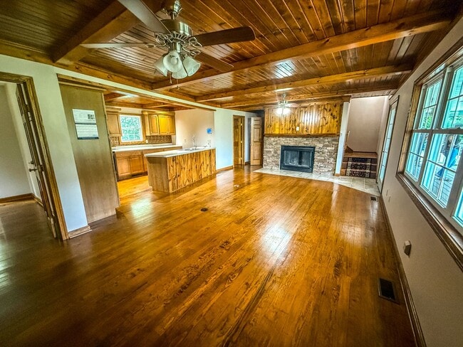 Building Photo - 4BD 2.5 BA Home with Acreage in Tippecanoe