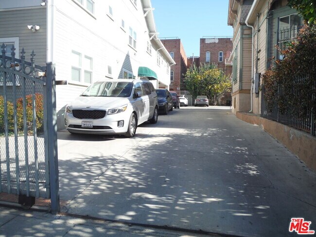 Building Photo - 1821 W 12th Pl