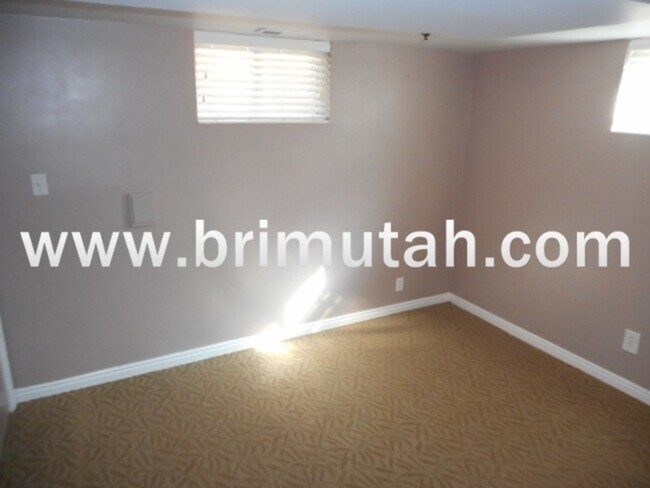 Building Photo - 1632 E Kensington Ave