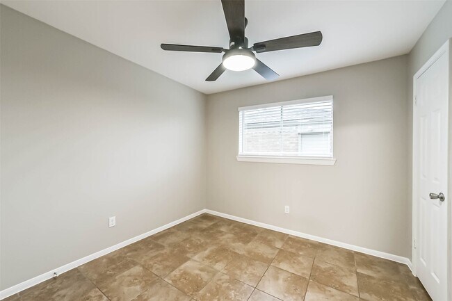 Building Photo - 18515 Meadows Way Dr