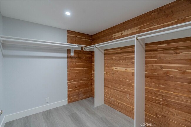 Building Photo - 633 Vista Bonita