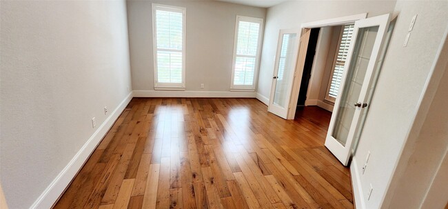 Building Photo - 11 W Rafters Row