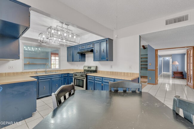 Building Photo - 6820 Villa Hermosa Dr