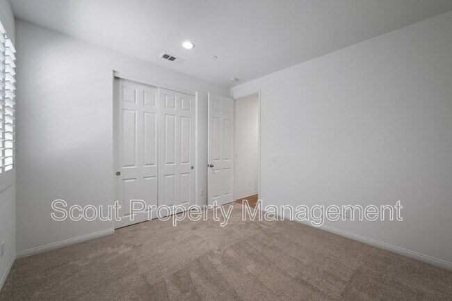 Building Photo - 39598 Lupine Dr