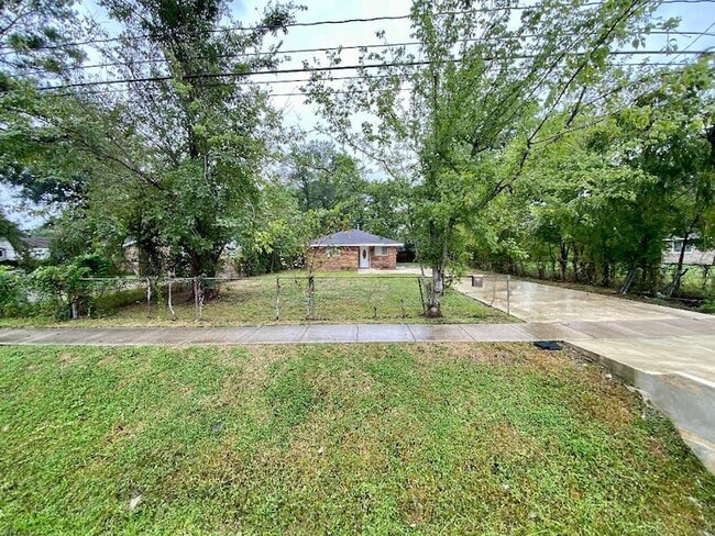 Building Photo - 4318 Weaver Rd
