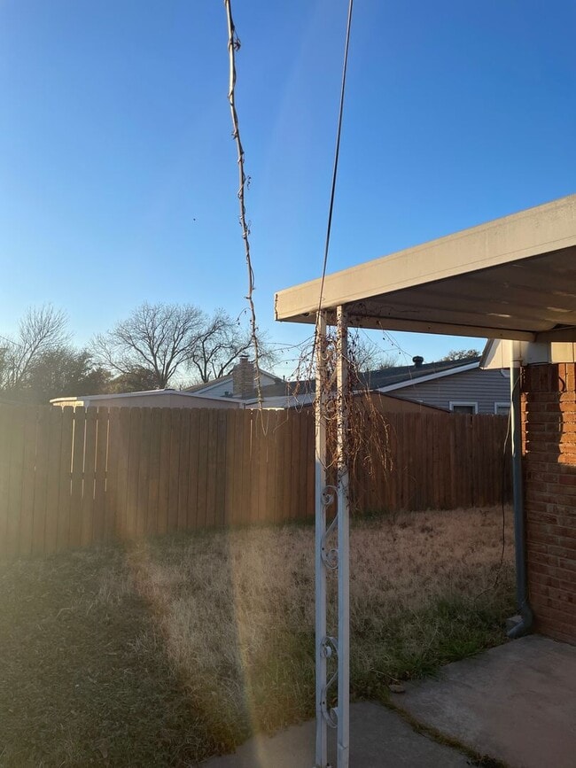 Building Photo - 2 bedroom duplex!  2 bath, 2 car carport