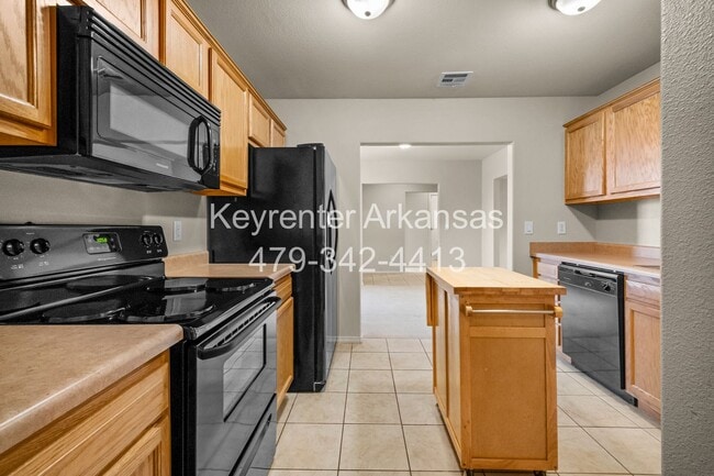 Building Photo - Great 3 Beds + 2 Baths Home with Solar Panels! Large Covered Patio!