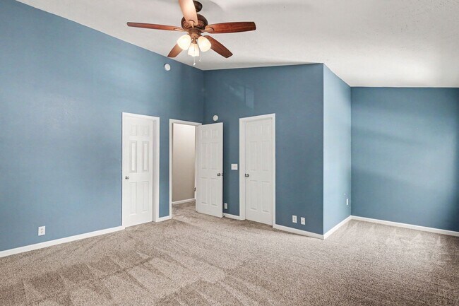 Building Photo - Charming Townhome near Percy Priest
