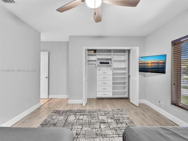 Building Photo - 413 Tamarind Dr