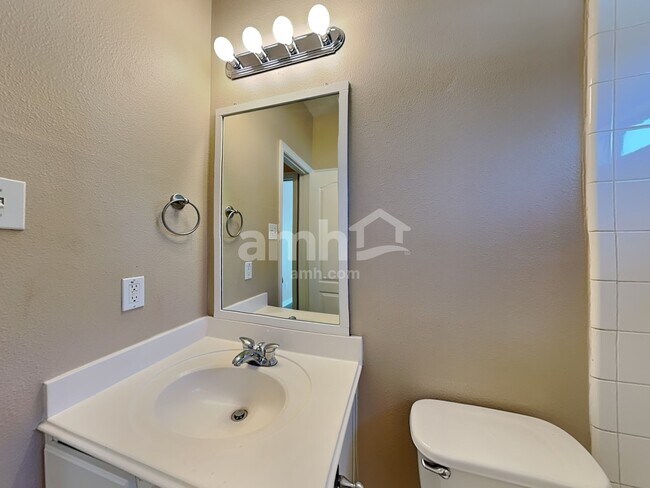 Building Photo - 7819 Niki's Crossing