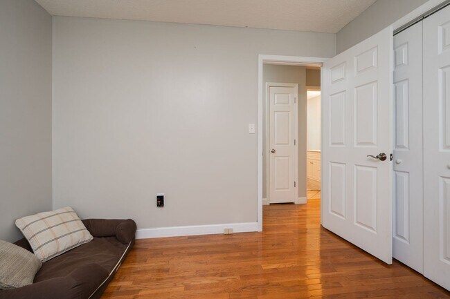 Building Photo - 3 br/ 2 bath home, private setting with garage/workshop