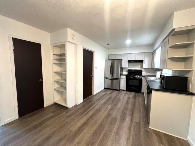Building Photo - 2503 Biggs Dr
