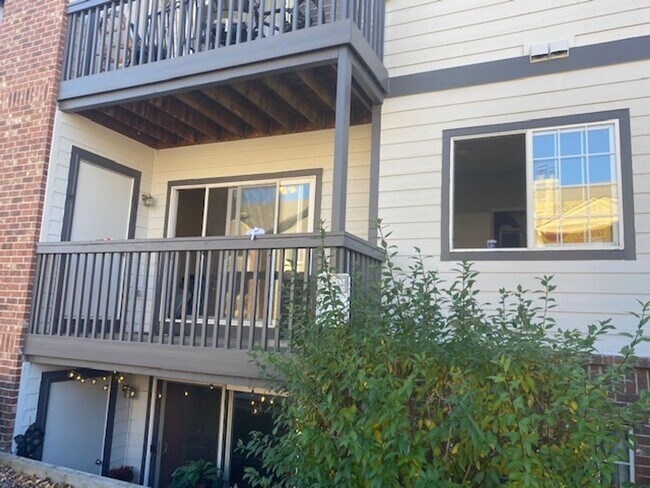 Building Photo - 6310 Oak St