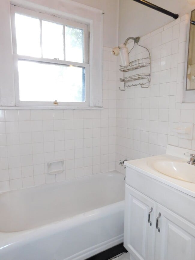 Building Photo - RAYML0302