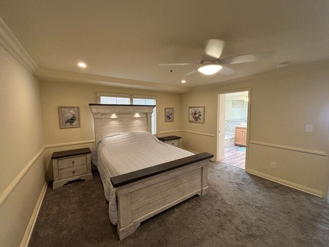 Building Photo - Remodelled Two Bedroom Condo with Ocean Views for Days!