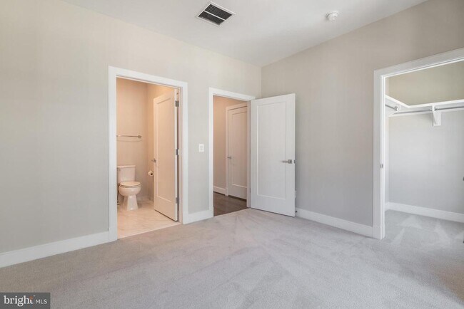 Building Photo - 1527 16th Rd N