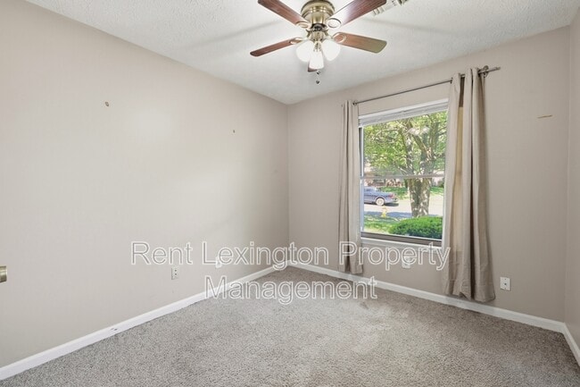 Building Photo - 3352 Featherston Dr