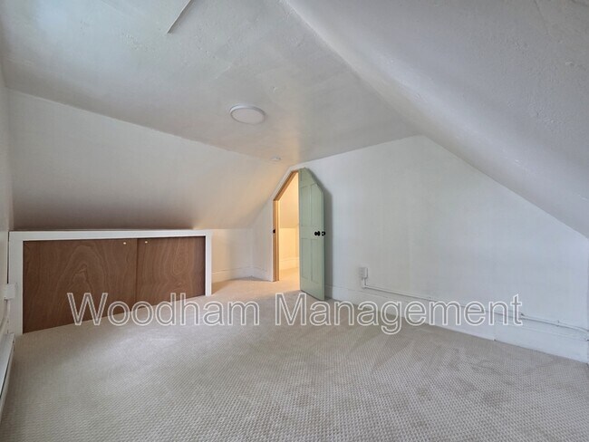 Building Photo - 521 N Rouse Ave