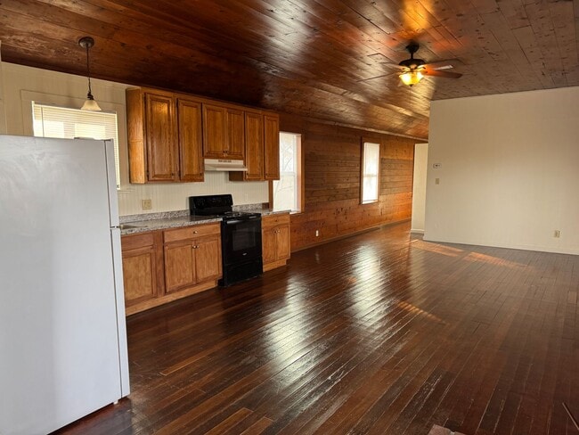 Building Photo - 4 bed 1 bath house in S. Yuba City