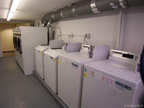 Building Photo - 65 W Broadway