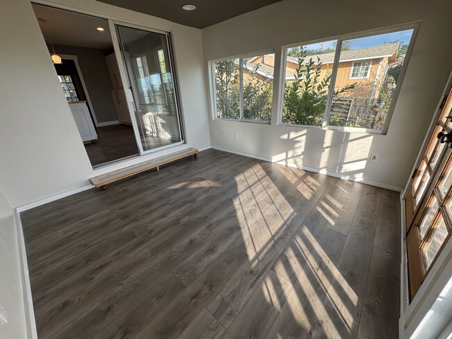 Bonus room/dining room - 313 E View St