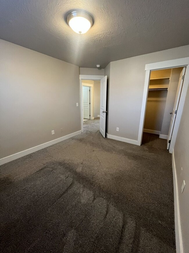 Building Photo - 1 MONTH FREE- 3 Bed, 2.5 Bath Townhome in Pleasant Grove