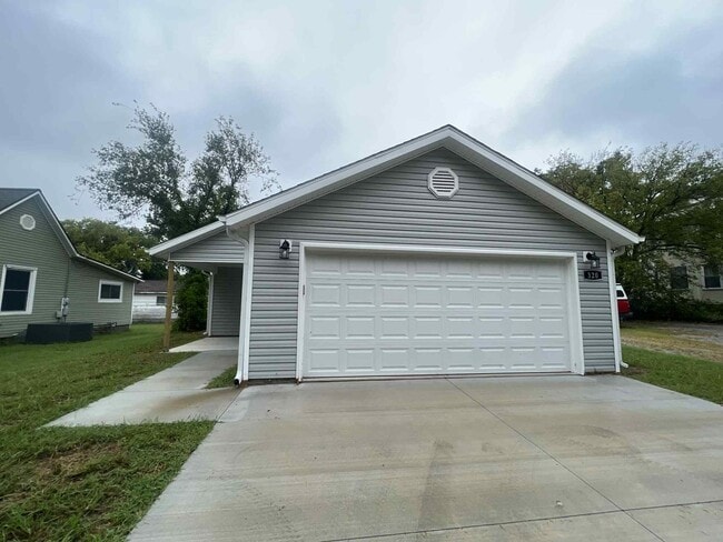 Primary Photo - For Rent in Webb City – Brand New Home! 3 ...