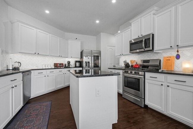 Building Photo - 25915 Aura Lake Ln
