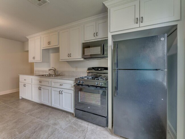 Building Photo - Home for rent in heart of OKC